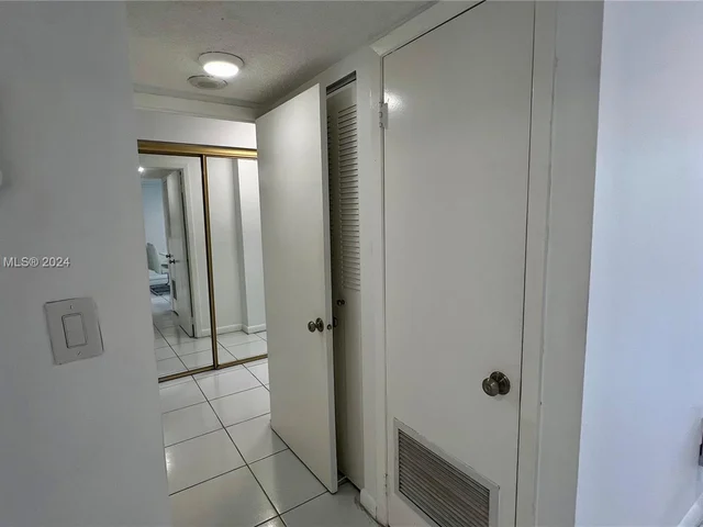 2780 NE 183rd St # 303, Aventura FL 33160