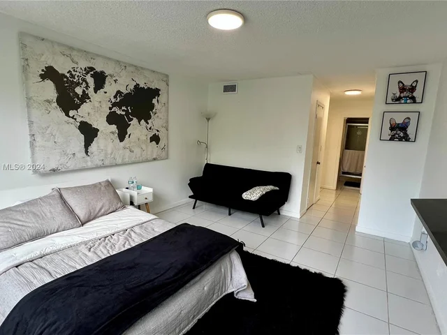 2780 NE 183rd St # 303, Aventura FL 33160