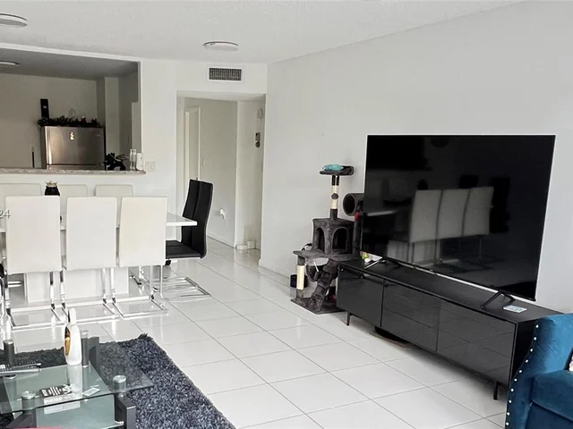 2780 NE 183rd St # 303, Aventura FL 33160