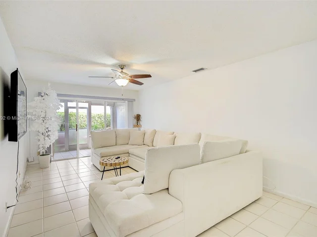 6663 Via Regina # 6663, Boca Raton FL 33433