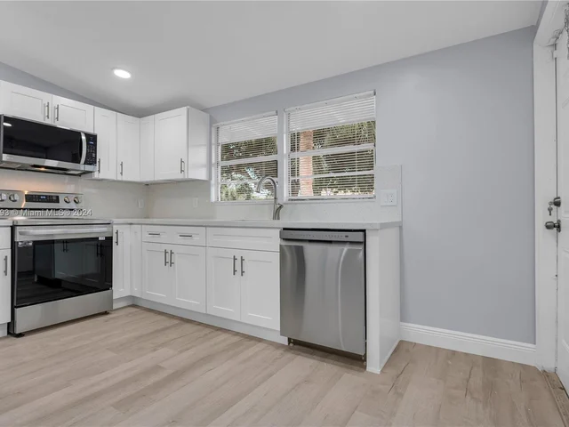 145 SW 13th Ave, Delray Beach FL 33444