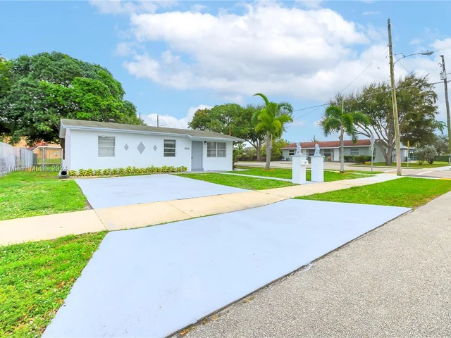 145 SW 13th Ave, Delray Beach FL 33444