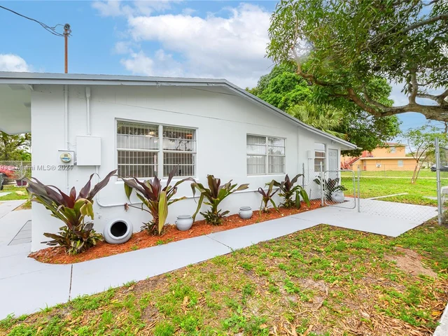 145 SW 13th Ave, Delray Beach FL 33444