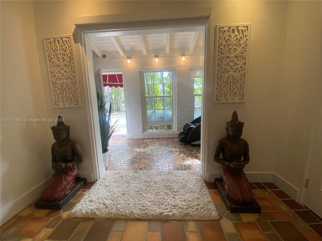 817 Espanola Way, Miami Beach FL 33139