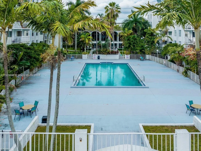 496 NW 165th St Rd # 412, Miami FL 33169