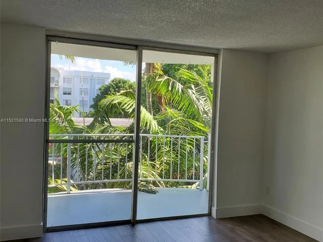 496 NW 165th St Rd # 412, Miami FL 33169