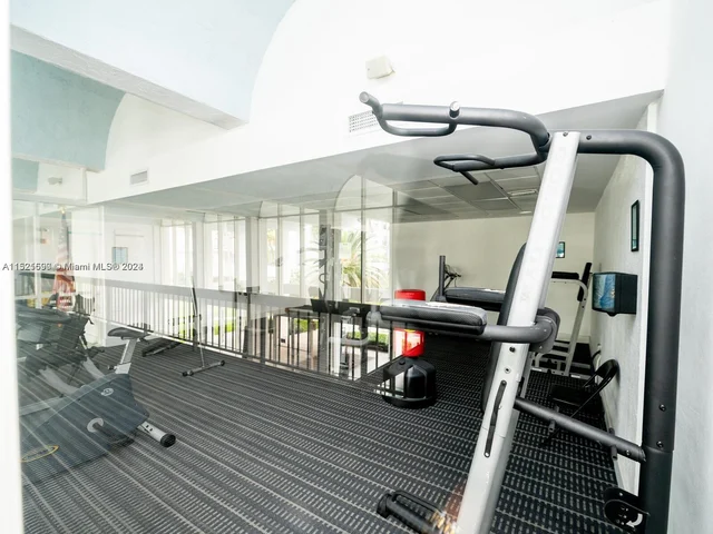 496 NW 165th St Rd # 412, Miami FL 33169