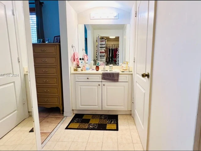 9340 Fontainebleau Blvd # W201, Miami FL 33172