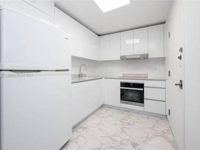 17800 Atlantic Blvd # 403, Sunny Isles Beach FL 33160