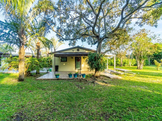 18200 SW 296th St, Homestead FL 33030