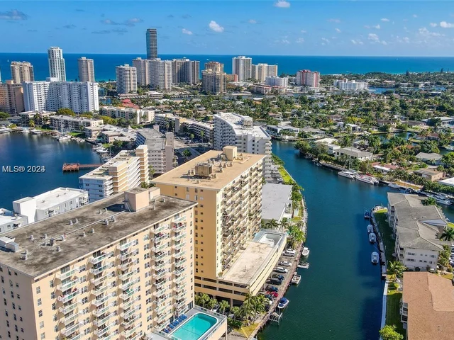 427 Golden Isles Dr # 5J, Hallandale Beach FL 33009