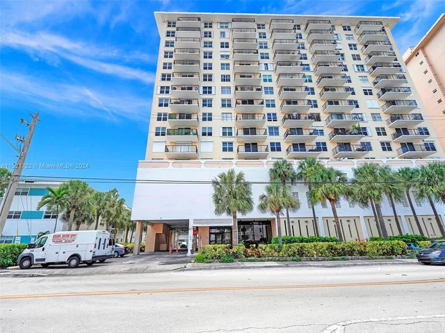 427 Golden Isles Dr # 5J, Hallandale Beach FL 33009