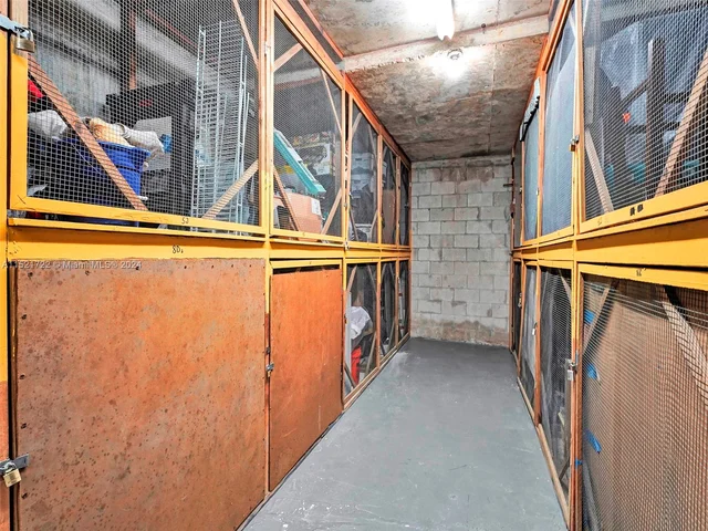 427 Golden Isles Dr # 5J, Hallandale Beach FL 33009