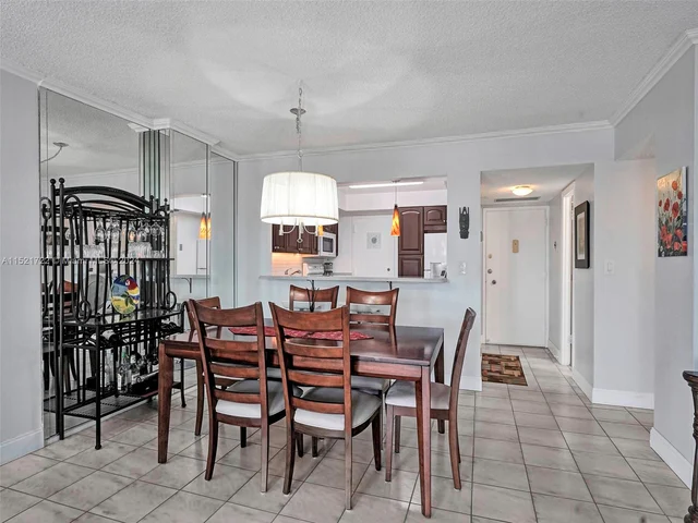 427 Golden Isles Dr # 5J, Hallandale Beach FL 33009