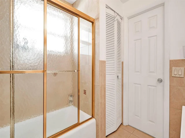 427 Golden Isles Dr # 5J, Hallandale Beach FL 33009