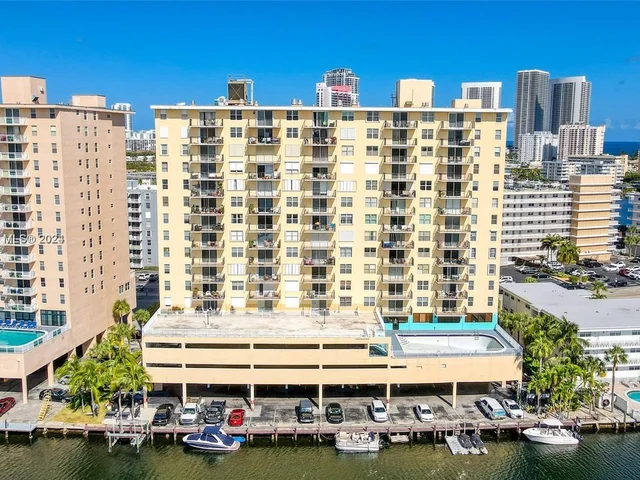 427 Golden Isles Dr # 5J, Hallandale Beach FL 33009