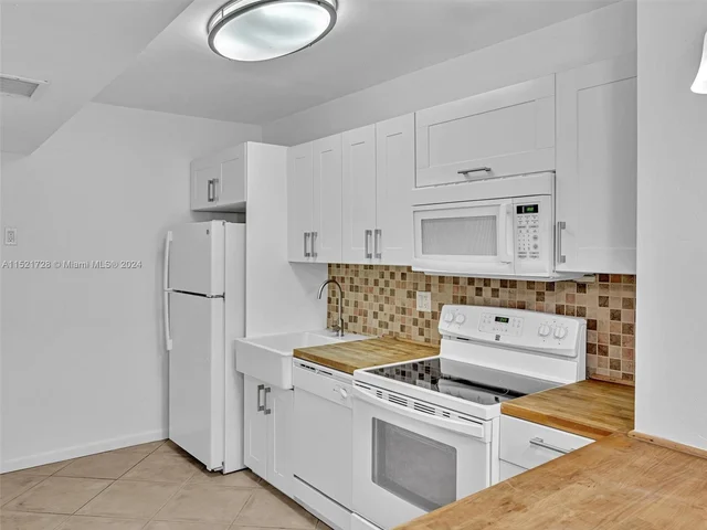 320 S Surf Rd # 402, Hollywood FL 33019