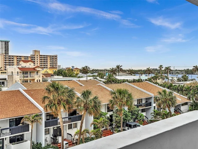 320 S Surf Rd # 402, Hollywood FL 33019