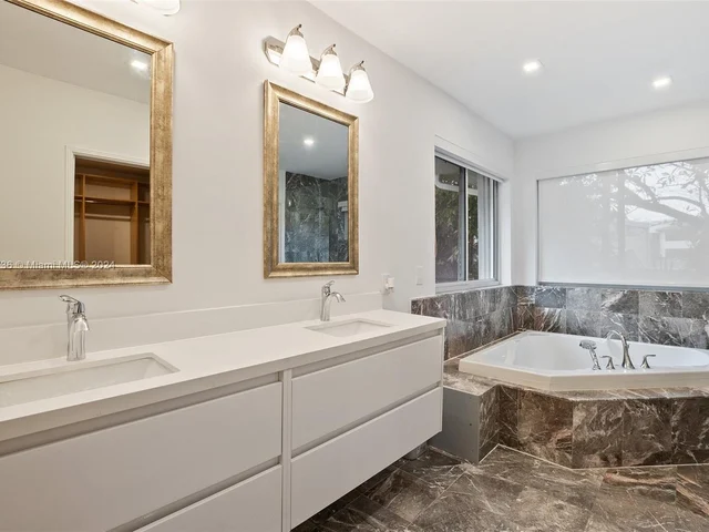 247 Bal Bay Dr, Bal Harbour FL 33154