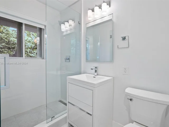 247 Bal Bay Dr, Bal Harbour FL 33154