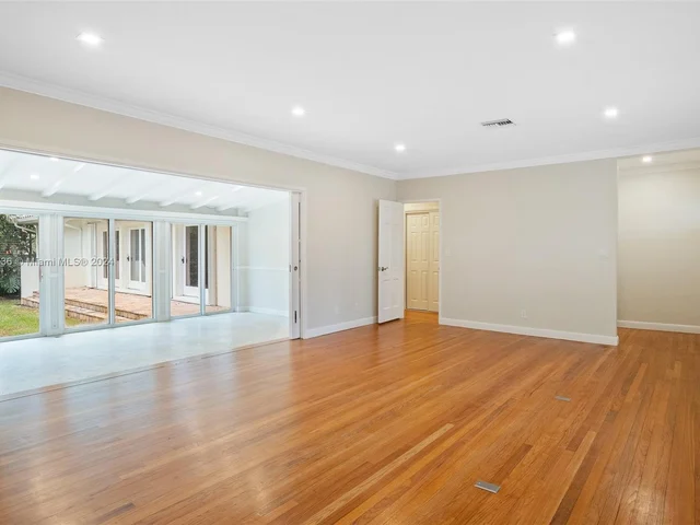 247 Bal Bay Dr, Bal Harbour FL 33154