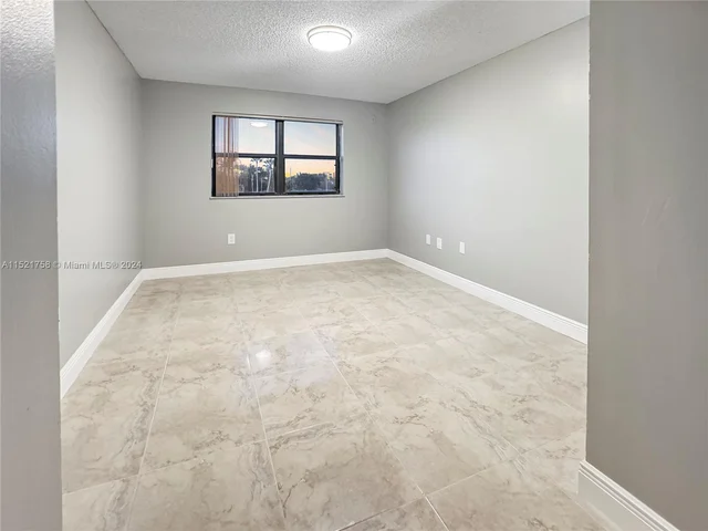 7195 NW 179th St # 311, Hialeah FL 33015