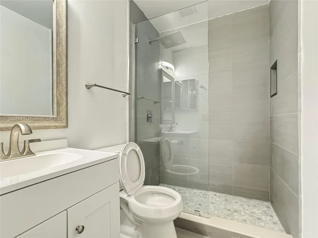 7195 NW 179th St # 311, Hialeah FL 33015