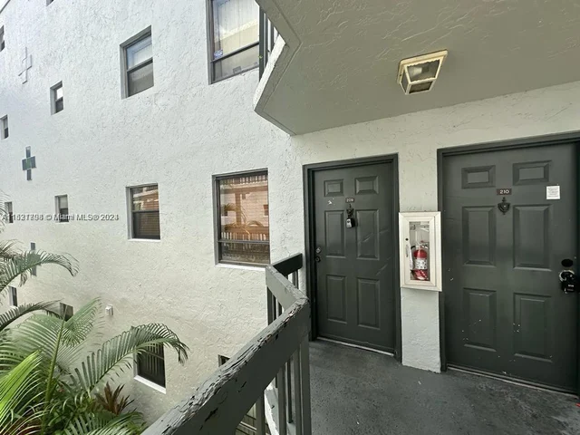 1880 N Congress Ave # 209, West Palm Beach FL 33401