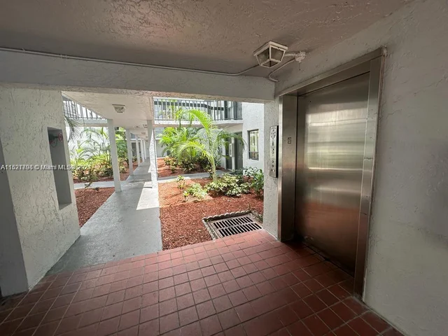 1880 N Congress Ave # 209, West Palm Beach FL 33401