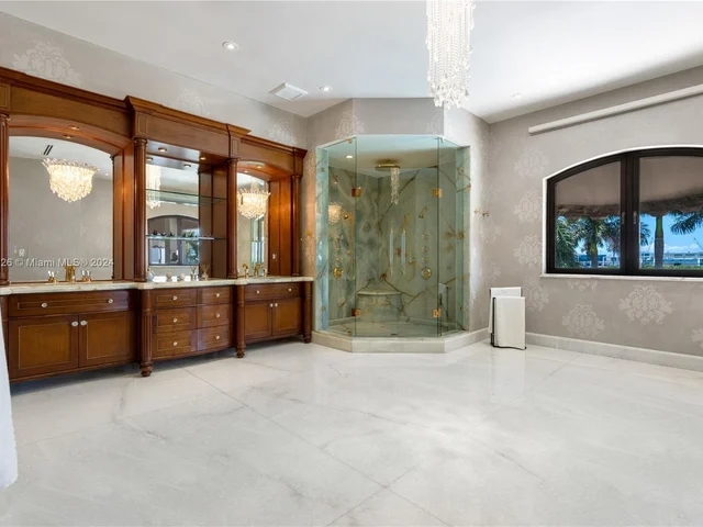 198 Palm Ave, Miami Beach FL 33139