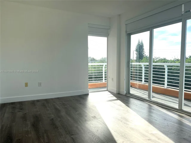 7700 Tatum Waterway Dr # 302, Miami Beach FL 33141