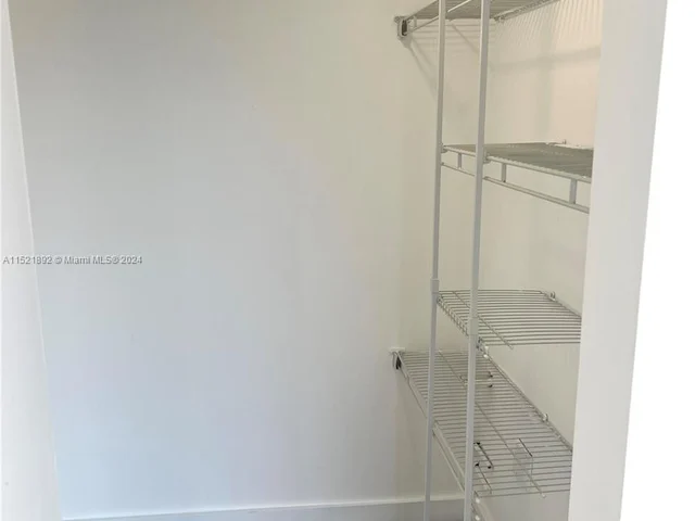 7700 Tatum Waterway Dr # 302, Miami Beach FL 33141