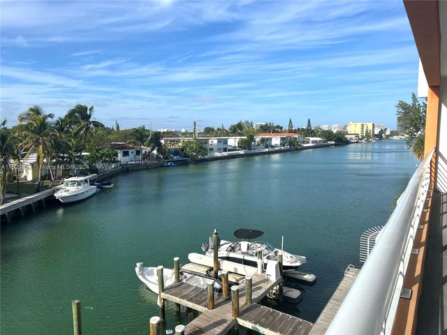 7700 Tatum Waterway Dr # 302, Miami Beach FL 33141