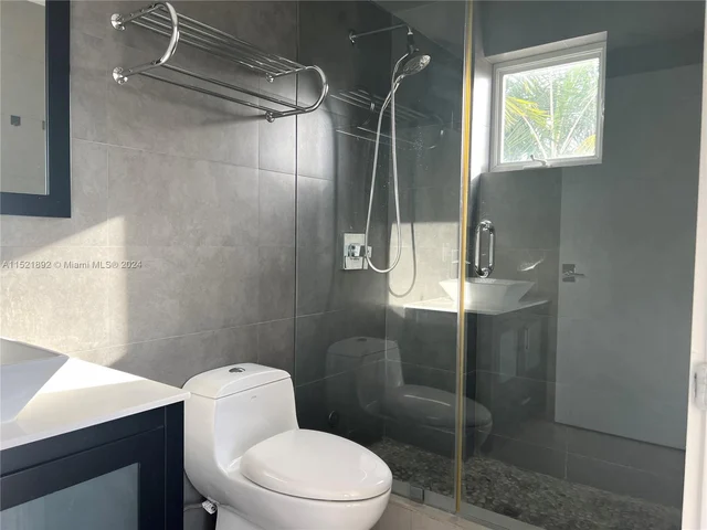 7700 Tatum Waterway Dr # 302, Miami Beach FL 33141