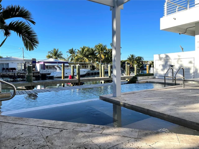 7700 Tatum Waterway Dr # 302, Miami Beach FL 33141