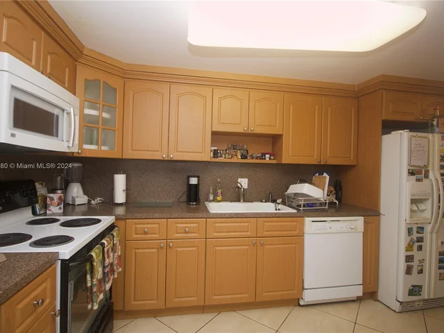 4000 N Hills Dr # 3, Hollywood FL 33021