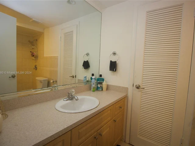 4000 N Hills Dr # 3, Hollywood FL 33021