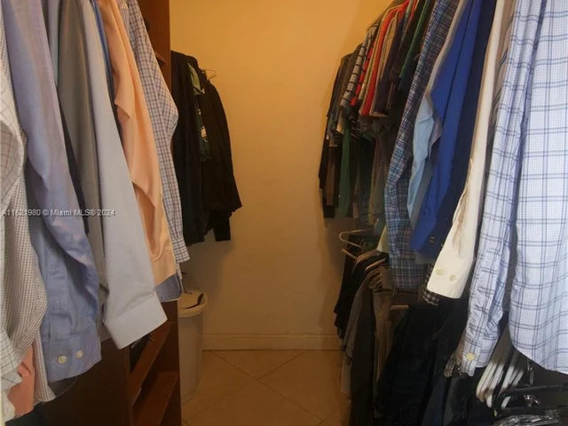 4000 N Hills Dr # 3, Hollywood FL 33021