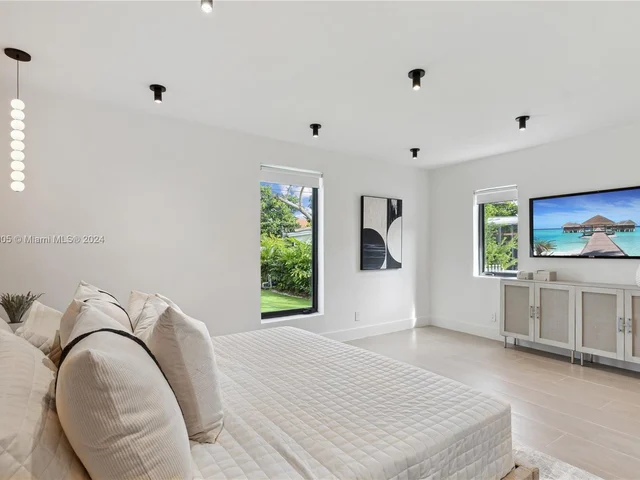 519 SW 25th Rd, Miami FL 33129