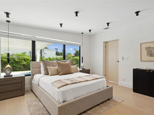 519 SW 25th Rd, Miami FL 33129