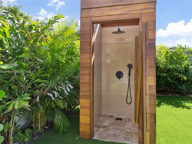 519 SW 25th Rd, Miami FL 33129