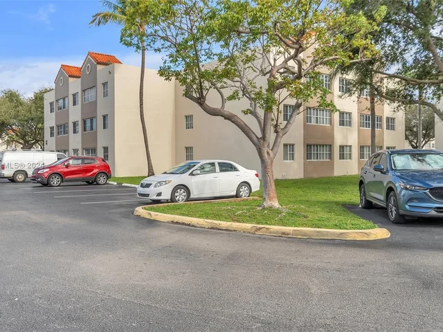 6065 NW 186th St # 302, Hialeah FL 33015