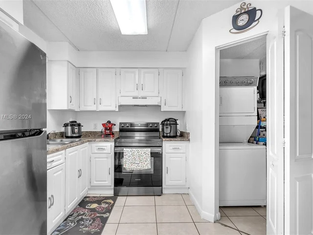 6065 NW 186th St # 302, Hialeah FL 33015