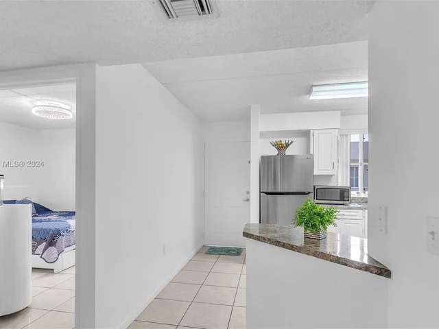 6065 NW 186th St # 302, Hialeah FL 33015