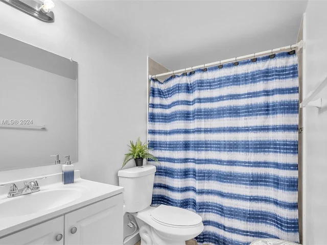 6065 NW 186th St # 302, Hialeah FL 33015