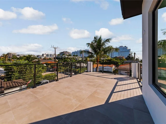 9000 Abbott Ave, Surfside FL 33154