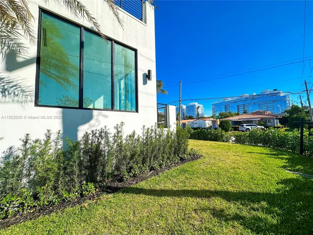 9000 Abbott Ave, Surfside FL 33154