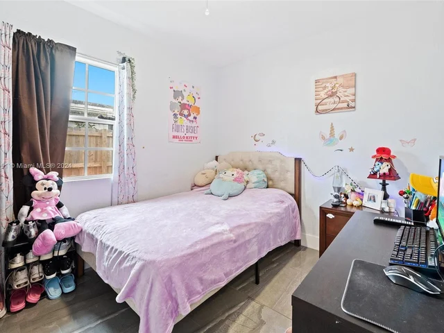 890 SE 1st St, Hialeah FL 33010