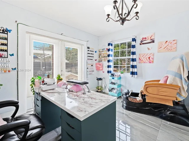 890 SE 1st St, Hialeah FL 33010