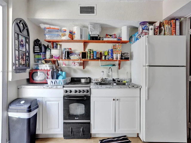 25 NW 127TH ST, North Miami FL 33168